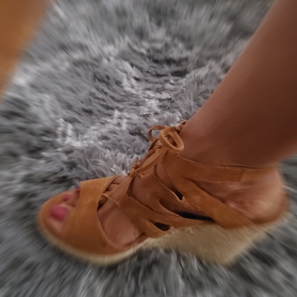 Ivanka TRUMP skin color / caramel wedges shoes